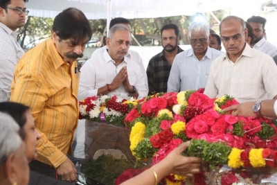 Celebs Pay Final Respect to Taraka Rathna - 41 of 104