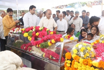 Celebs Pay Final Respect to Taraka Rathna - 44 of 104