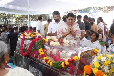 Celebs Pay Final Respect to Taraka Rathna - 46 of 104