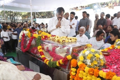Celebs Pay Final Respect to Taraka Rathna - 48 of 104