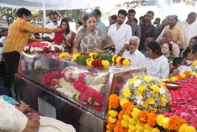 Celebs Pay Final Respect to Taraka Rathna - 53 of 104