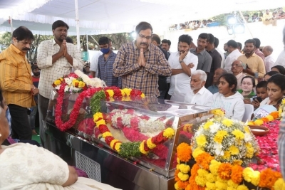 Celebs Pay Final Respect to Taraka Rathna - 56 of 104