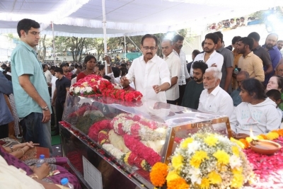 Celebs Pay Final Respect to Taraka Rathna - 58 of 104