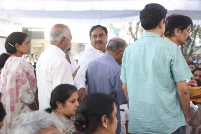 Celebs Pay Final Respect to Taraka Rathna - 80 of 104