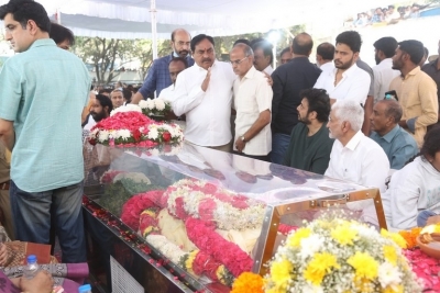Celebs Pay Final Respect to Taraka Rathna - 83 of 104