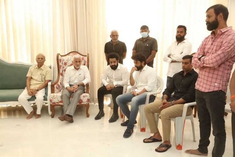 Celebs Pay Homage to Taraka Ratna - 32 / 49 photos