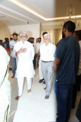 Celebs Pay Homage to Taraka Ratna - 5 of 49