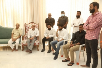 Celebs Pay Homage to Taraka Ratna - 32 of 49