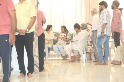 Celebs Pay Homage to Taraka Ratna - 40 of 49