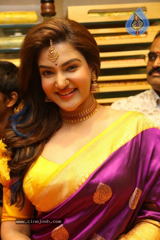 Mehreen launches Chandana Brothers Mall - 9 / 42 photos