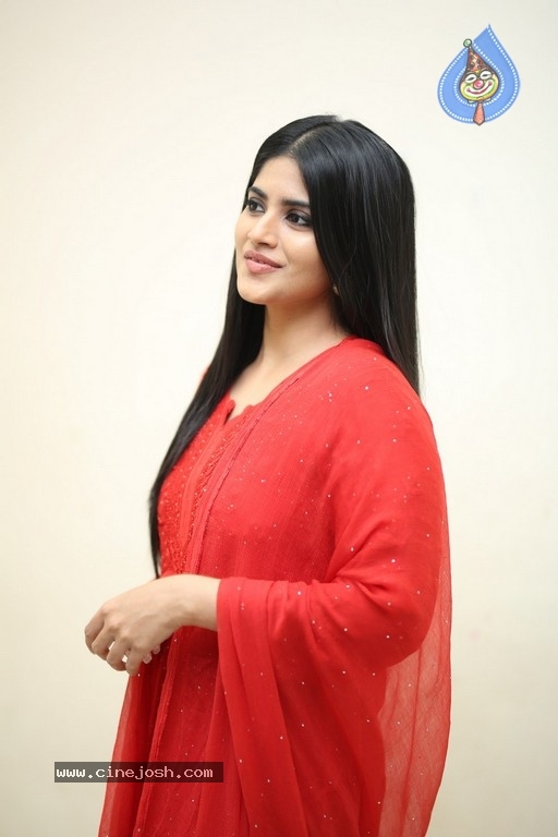 Megha Akash Photos - 14 / 21 photos