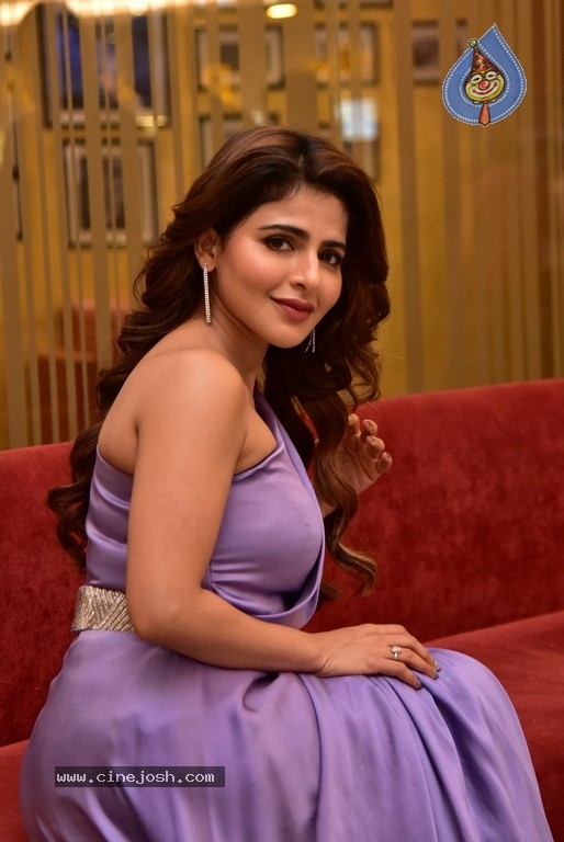 Iswarya Menon Photos - 10 / 20 photos