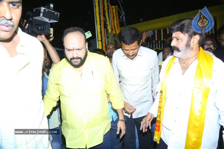 Jr Ntr, Balakrishna visited NTR Ghat - 36 / 63 photos