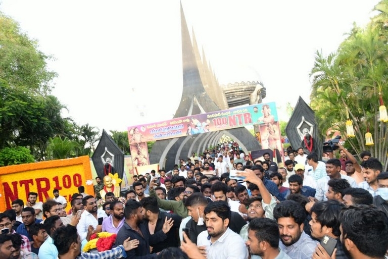 Tarak at NTR Ghat - 3 / 4 photos