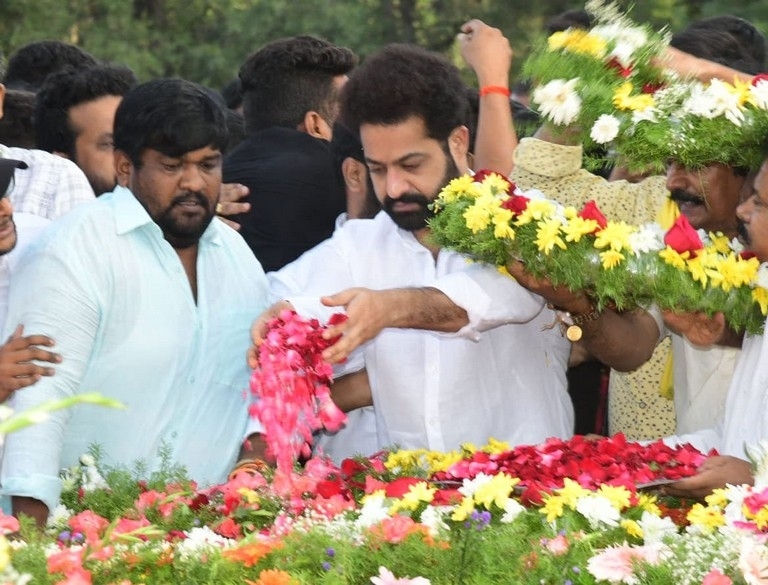 Tarak at NTR Ghat - 4 / 4 photos