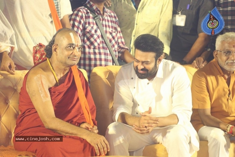 Adipurush Pre Release Event - 44 / 81 photos