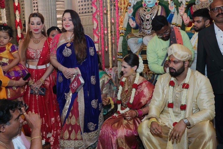 Abhishek Ambareesh Wedding Photos - 15 / 34 photos