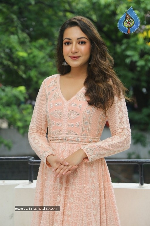 Catherine Tresa Photos - 1 / 21 photos