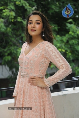 Catherine Tresa Photos - 17 of 21