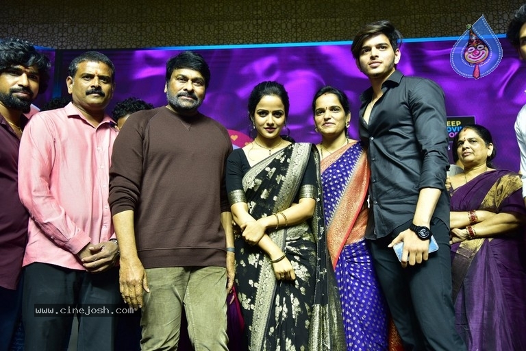 Baby Movie Celebrations @ Chiru - 18 / 79 photos