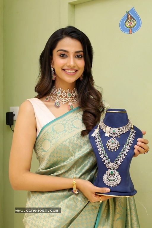 Goyaz Store Inaugurated by Meenakshi Chowdary - 19 / 21 photos