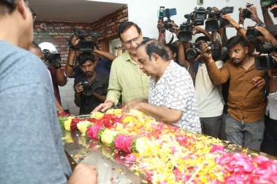Celebs Pay homage to Chandra Mohan  - 1 of 24