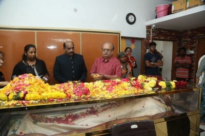 Celebs Pay homage to Chandra Mohan  - 2 of 24