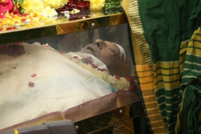 Celebs Pay homage to Chandra Mohan  - 3 of 24