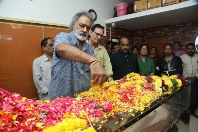 Celebs Pay homage to Chandra Mohan  - 11 of 24