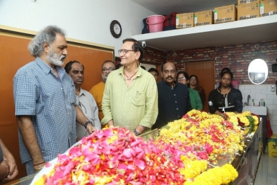 Celebs Pay homage to Chandra Mohan  - 14 of 24