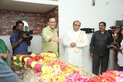 Celebs Pay homage to Chandra Mohan  - 24 of 24