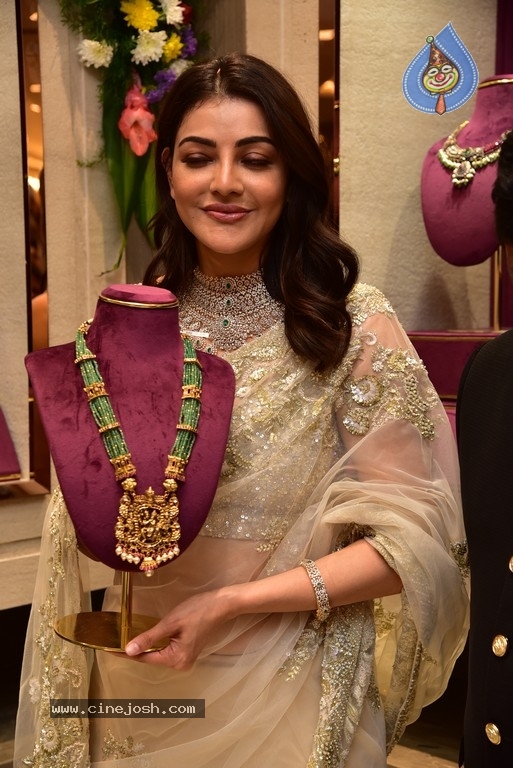 Kajal Launches Devi Pavitra Gold & Diamond Store  - 14 / 21 photos