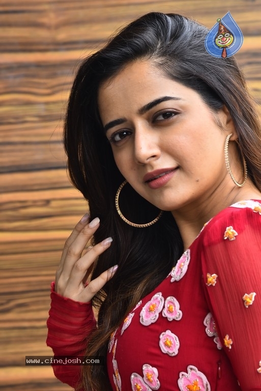 Ashika Ranganath Photos - 12 / 21 photos