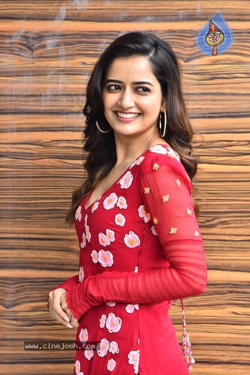 Ashika Ranganath Photos - 14 / 21 photos