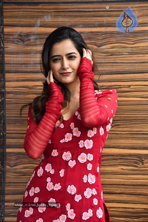 Ashika Ranganath Photos - 18 / 21 photos