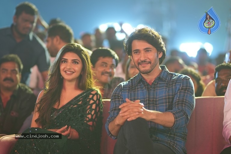 Guntur Kaaram Pre Release Event - 13 / 21 photos