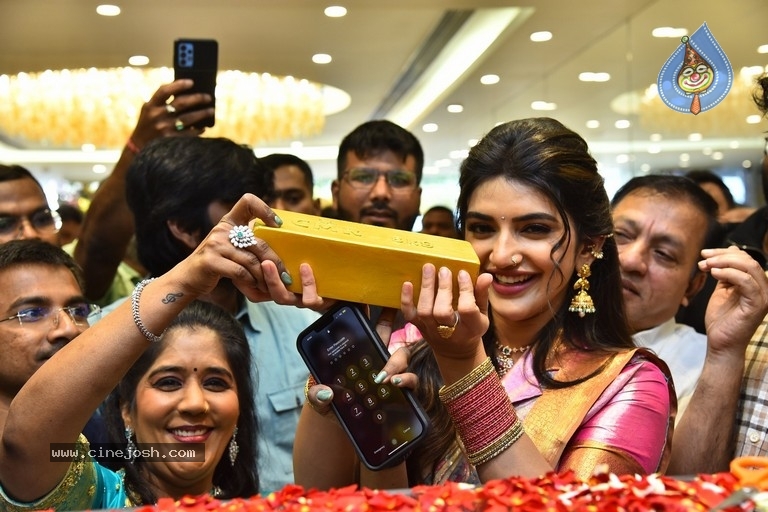 Sreeleela at CMR family mall in Kukatpally - 1 / 36 photos
