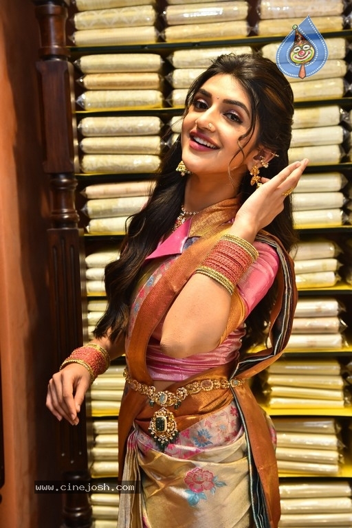 Sreeleela at CMR family mall in Kukatpally - 8 / 36 photos