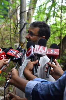 Celebrities Cast Their Vote - 2 of 38