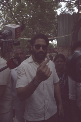 Celebrities Cast Their Vote - 7 of 38