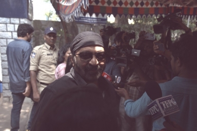 Celebrities Cast Their Vote - 10 of 38