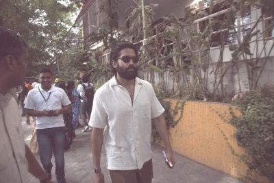 Celebrities Cast Their Vote - 13 of 38