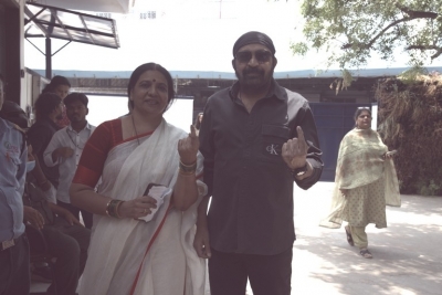 Celebrities Cast Their Vote - 17 of 38