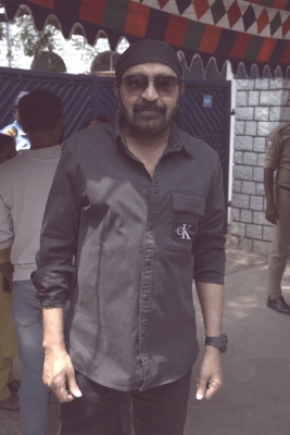 Celebrities Cast Their Vote - 18 of 38