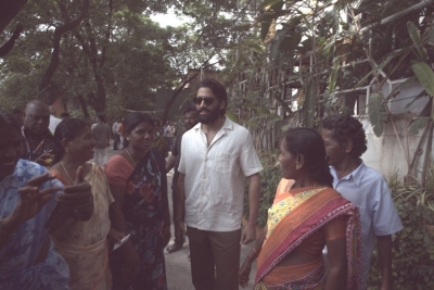 Celebrities Cast Their Vote - 20 of 38