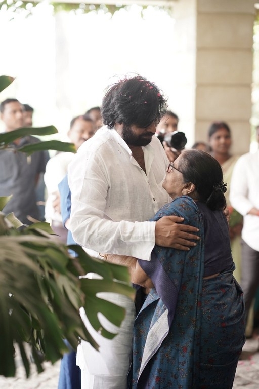 Pawan Kalyan Meets Megastar - 2 / 22 photos