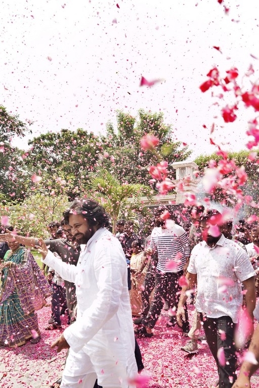 Pawan Kalyan Meets Megastar - 6 / 22 photos