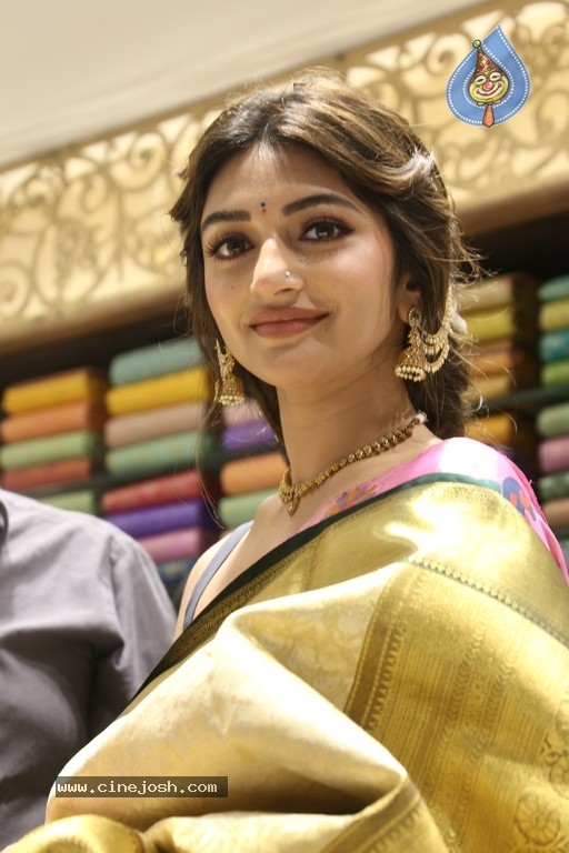 Sreeleela Launches Mangalya Shopping Mall - 22 / 30 photos