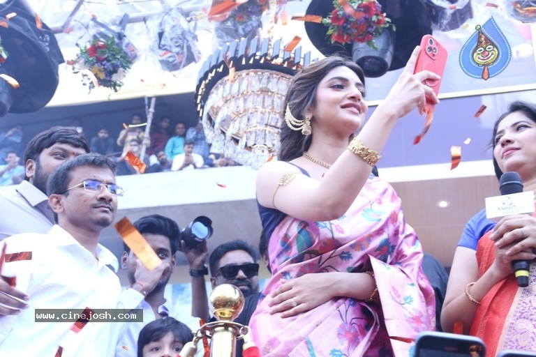 Sreeleela Launches Mangalya Shopping Mall - 24 / 30 photos