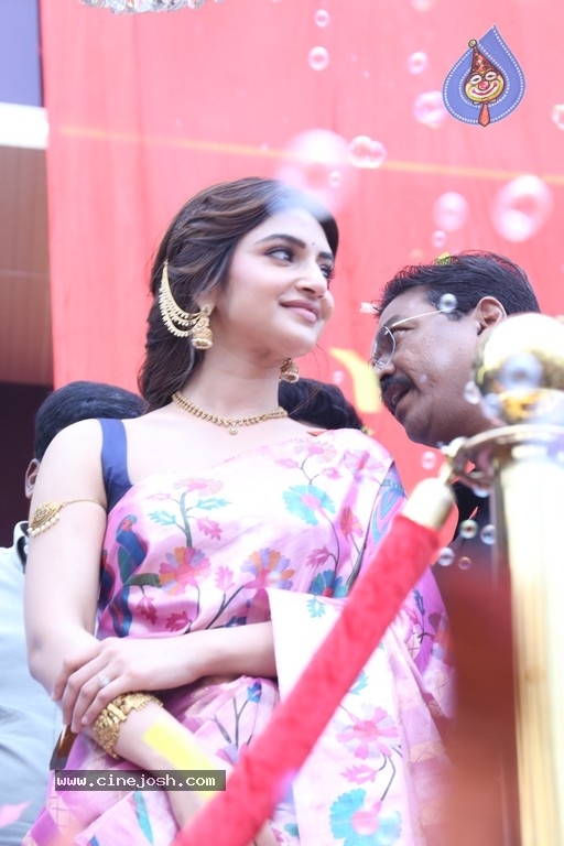 Sreeleela Launches Mangalya Shopping Mall - 27 / 30 photos